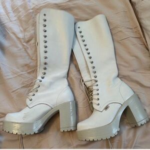 ROC Lash Boot In white